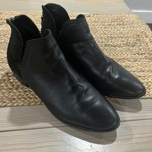 Kenneth Cole Reaction Black Leather Zipper Pull 8.5